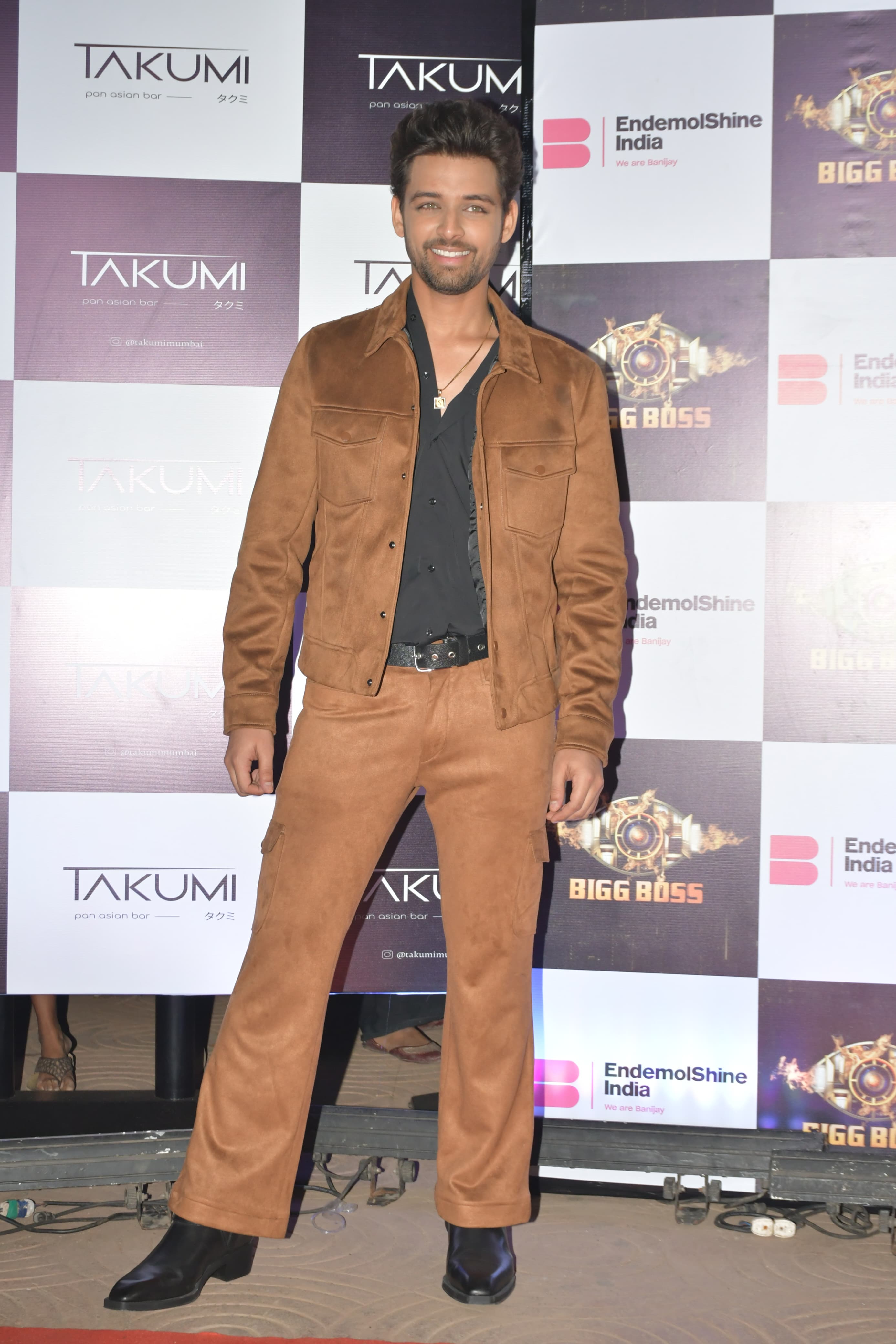 The handsome hunk, Samart Jurel, appeared in complete brown attire as he graced the red carpet with his appearance